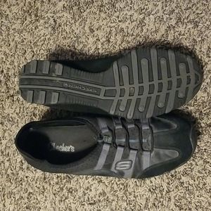 Womens sketchers skip on shoe